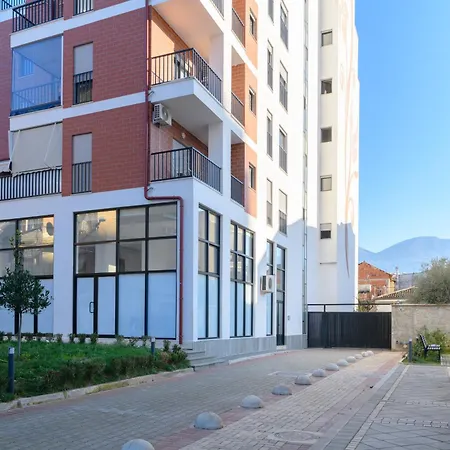Cityscape 3- Vibrant Modern Apartamento Tirana