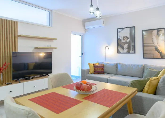 Cityscape 3- Vibrant Modern 地拉那